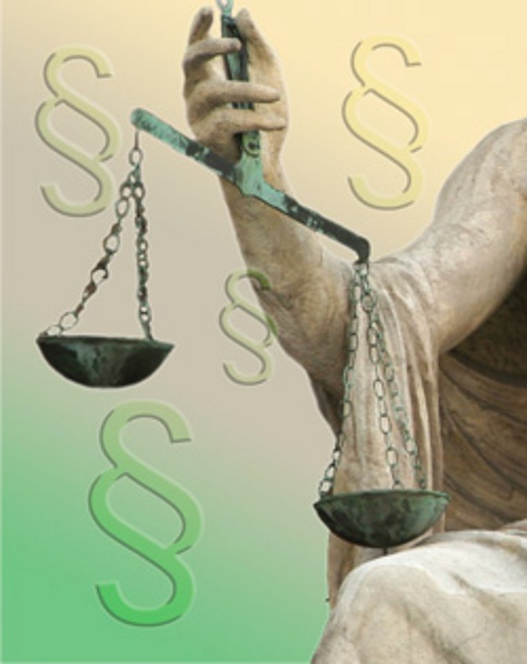 Abbildung des Arms derJustitia mit den ihr typischen Waagschalen in der Hand